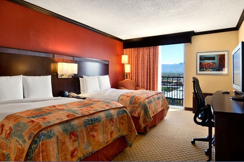 Crowne Plaza Albuquerque 003
